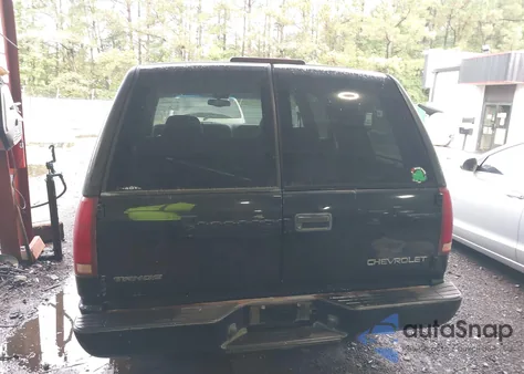 1999 Chevrolet Tahoe C1500 из США, поврежденный, VIN 1GNEC13RXXR153785